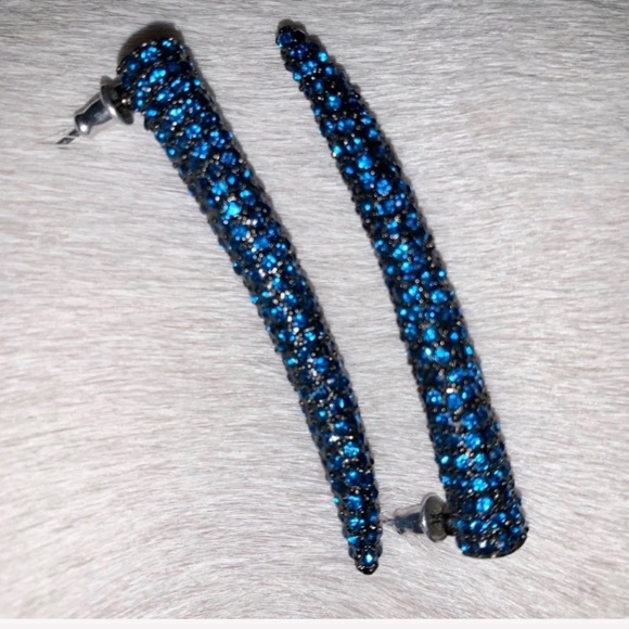 Saber Tooth Crystal Earrings - Fashion Show Find Beautiful Woman Collection - Picture 10 of 16